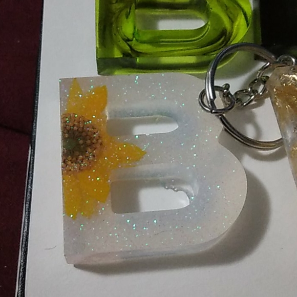 B keychains - Picture 3 of 3